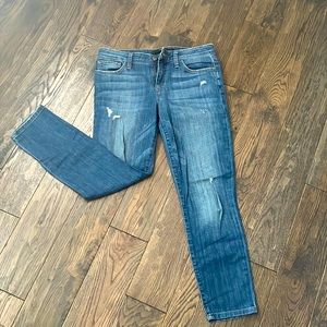 Joes straight leg medium wash jean.